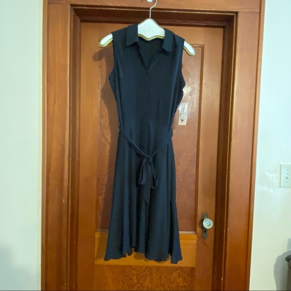 Black sleeveless elegant dress. - Picture 6 of 17